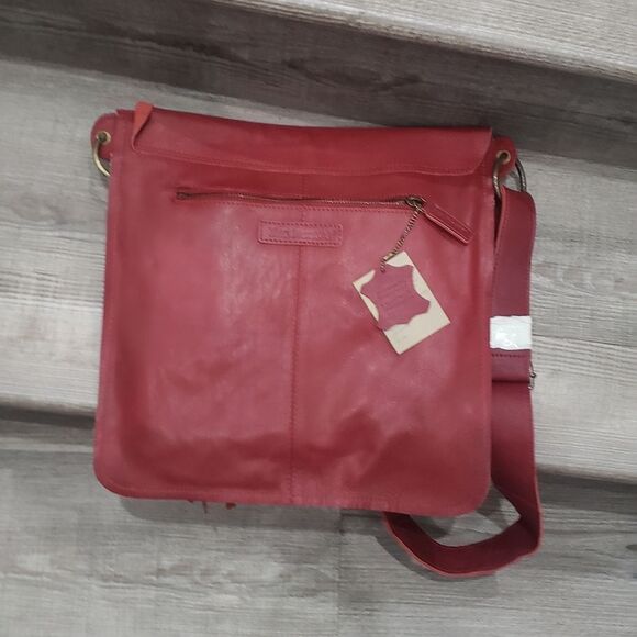 Lisa Leonard ruby red hobo Your heart is mine. Shoulder purse NWT - Picture 6 of 10